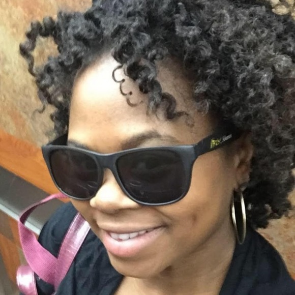 Meet your Posher, Ayesha - Picture 1 of 1